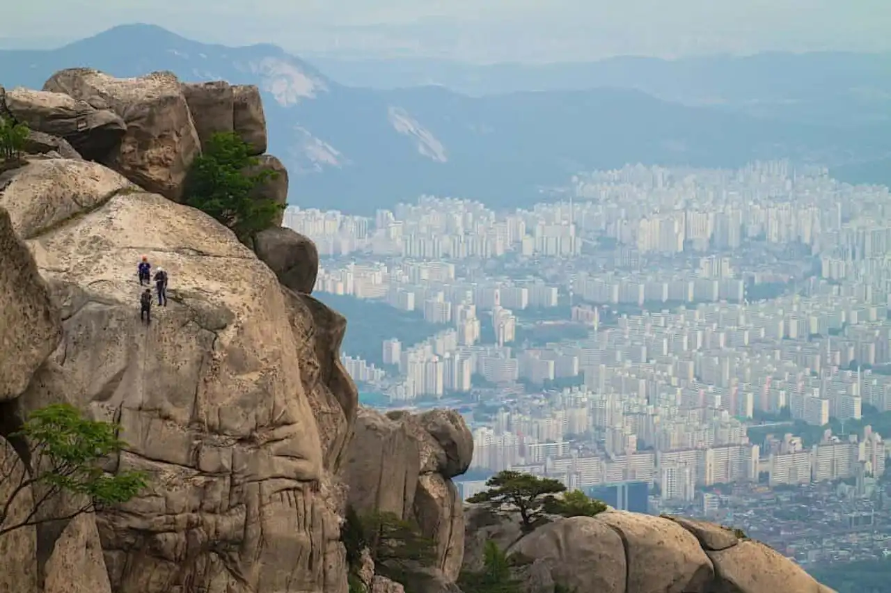 photos of impressive climbing spots