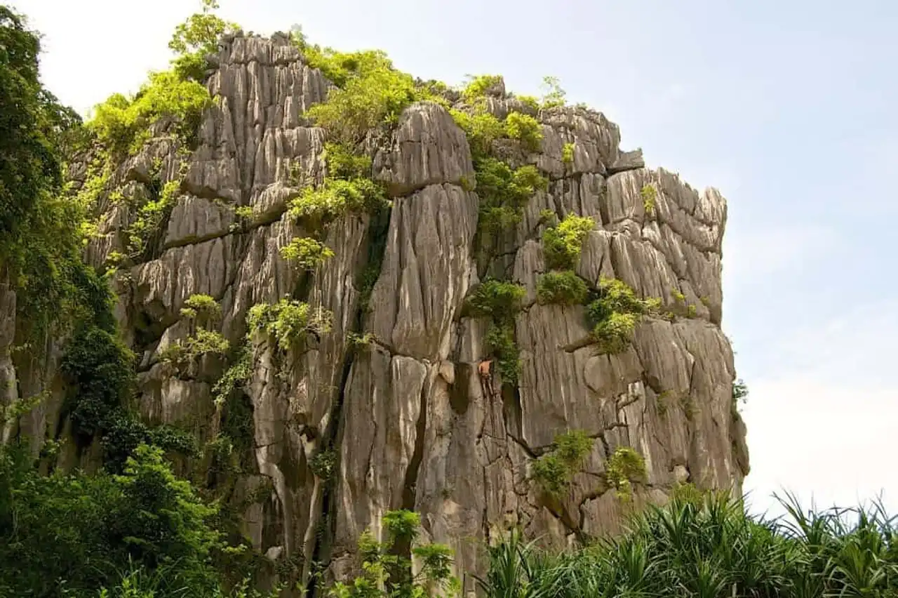 photos of impressive climbing spots