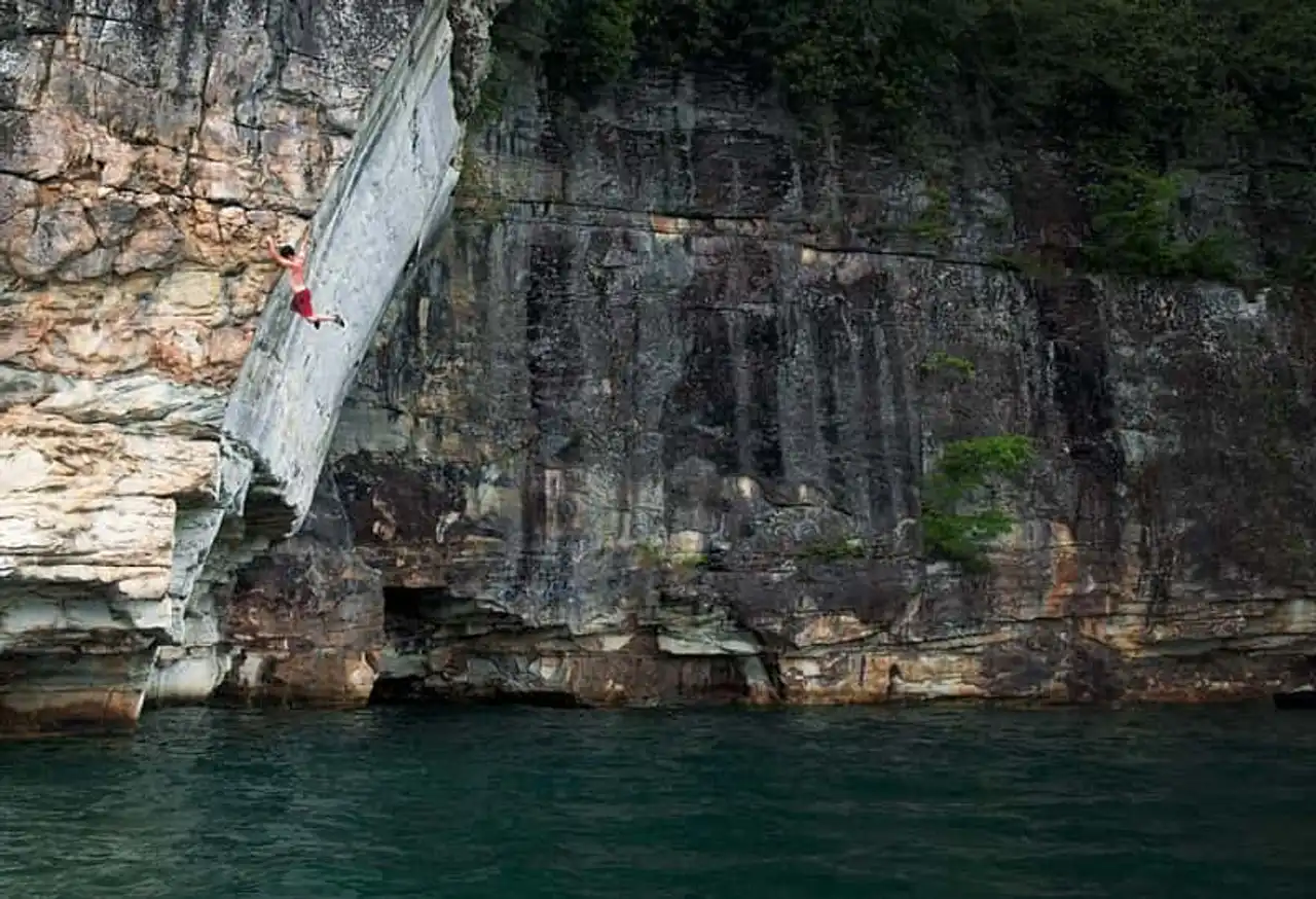 photos of impressive climbing spots
