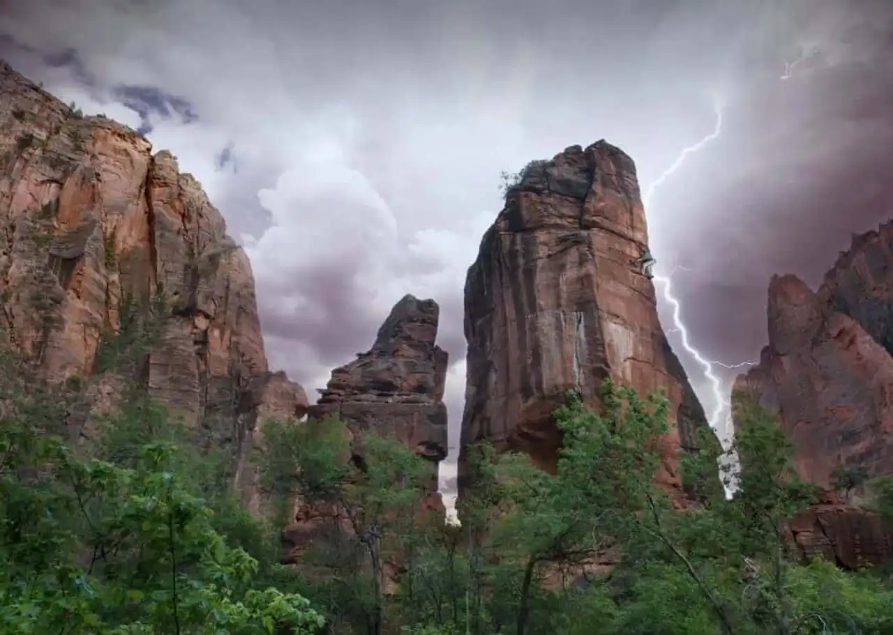 photos of impressive climbing spots