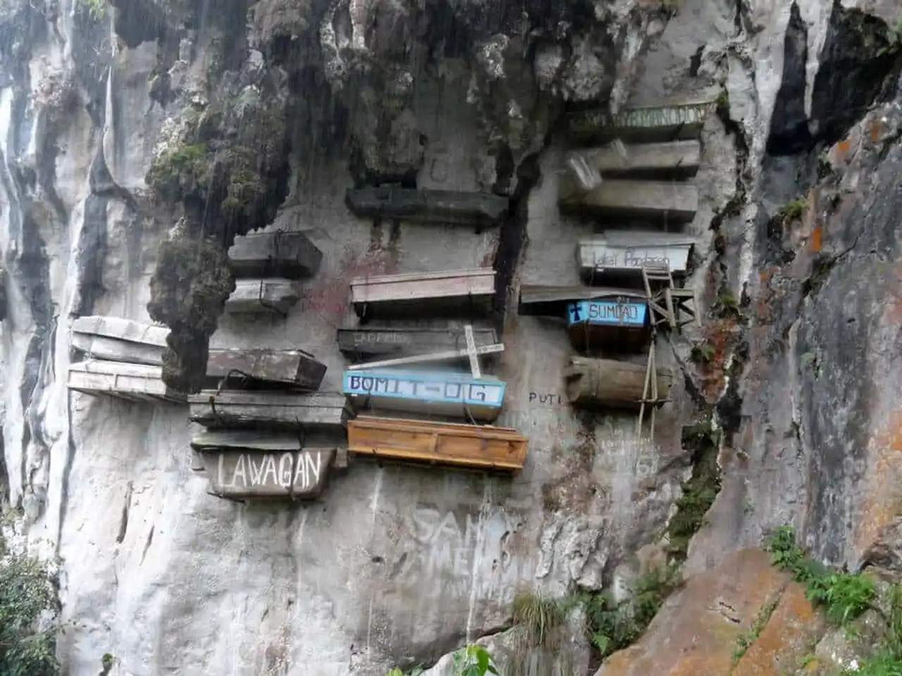 Strange and terrifying places in the world